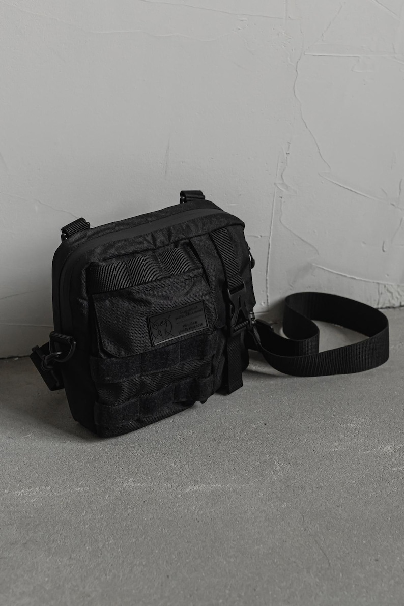 tactical crossbody,
black shoulder bag,
techwear messenger,
mens utility bag,
edc shoulder pouch,
travel sling pack,
multi pocket bag,
techwear fanny pack,
gorpcore fashion,
urban combat style,
burning man outfit,
gift for boyfriend,
gift for tech lover