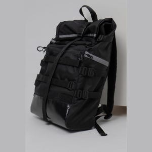 Rolltop Rucksack mit Wasserdichten Reißverschlüssen und Laptopfach