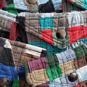 Monedero con llavero elaborado con dobladillos de camisetas rediseñados - Bolsa reutilizable para tarjetas de regalo - Monedero para efectivo y monedas - Moda y accesorios reciclados
