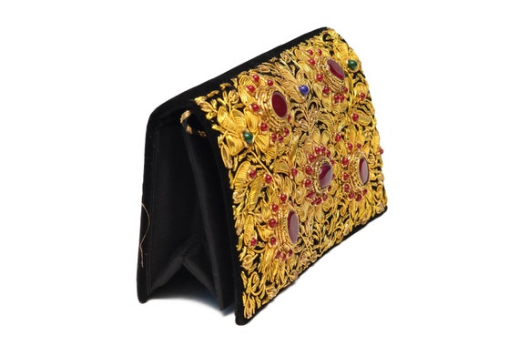 Embroidered Iryalifestyle Metal Knob Designer Machine Embroidery Clutch Bag  at Rs 550 in Faridabad