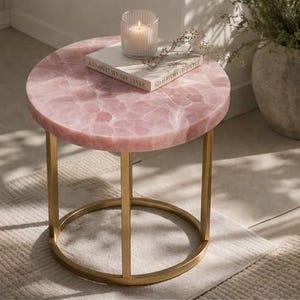K&ouml;nnte beinhalten: Ein Set aus drei Keramikbechern mit gesprenkelter, matter Oberfl&auml;che. Die Becher sind in Creme-, Hellgrau- und Dunkelgraut&ouml;nen gehalten. Jeder Becher hat ein schlichtes, minimalistisches Design und einen abgerundeten Henkel.