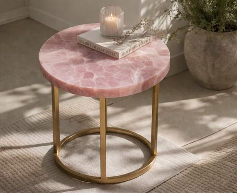 K&ouml;nnte beinhalten: Ein Set aus drei Keramikbechern mit gesprenkelter, matter Oberfl&auml;che. Die Becher sind in Creme-, Hellgrau- und Dunkelgraut&ouml;nen gehalten. Jeder Becher hat ein schlichtes, minimalistisches Design und einen abgerundeten Henkel.