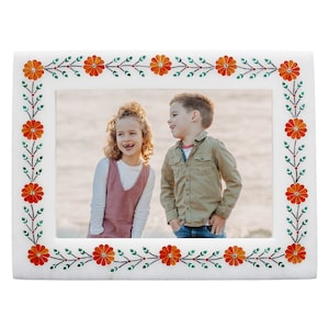 Cornice in marmo intarsiato fatta a mano, cornice ricordo in marmo, portafoto in marmo, tocco lussuoso, cornice senza tempo, elegante espositore da tavolo