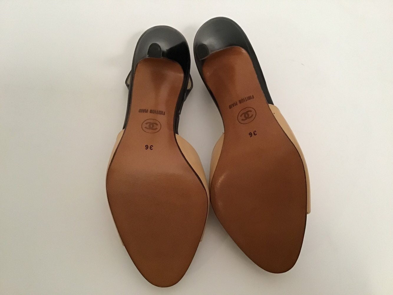 CHANEL ポインテッドトゥサンダル ブラック・ベージュ New Chanel Peep Toe Sling Backs Bicolor Beige Tan Black Heel