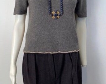 Chanel Vintage 98A, 1998 Fall Cashmere Gray unique pearl and chain trim sweater top blouse FR 36 US 4