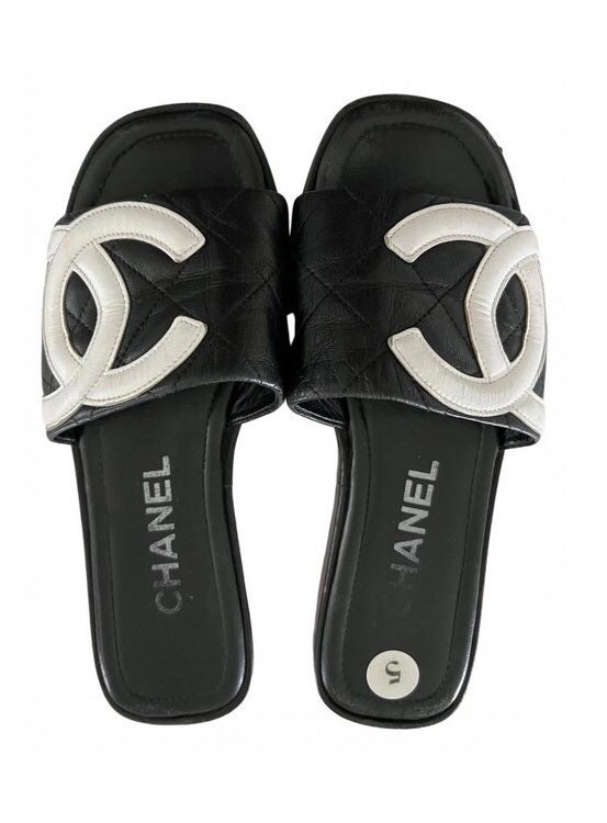 Chanel 23P Black Quilted Charms Padded Pool Thong Logo Slide Flat Sandal  39.5