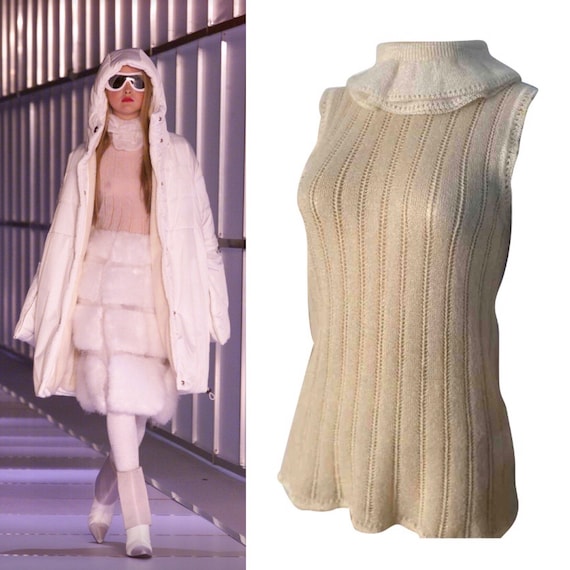 Vintage Chanel 00A 2000 Fall Ready to Wear Ivory Sweater 
