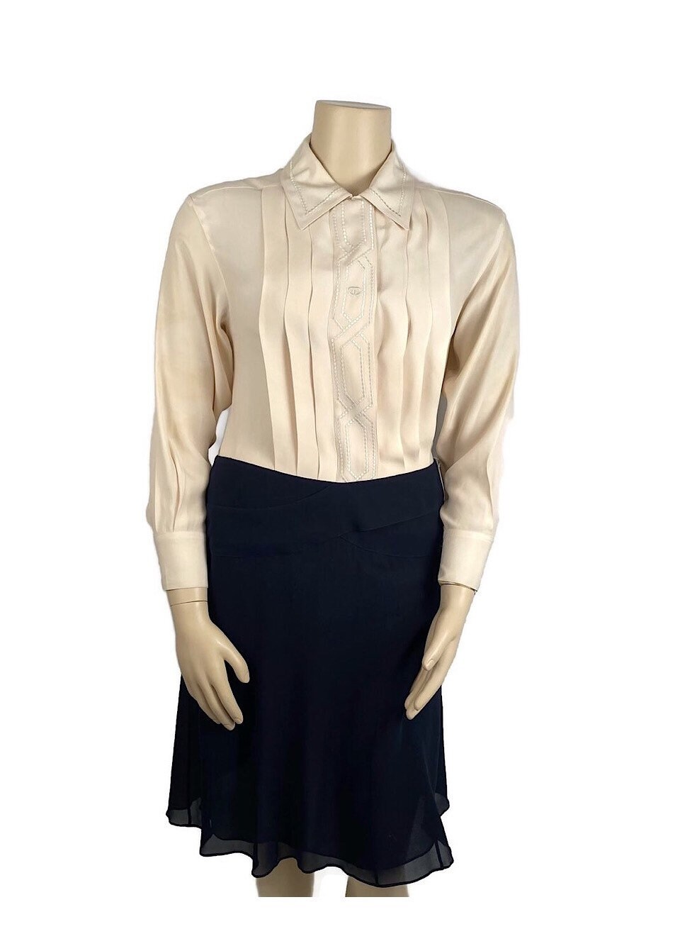 CHANEL 1990s Pleated Collar Shirt 8 Leaf Clover Chanel Buttons