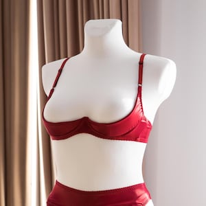 Shelf bra with support for large breasts open nipples bra