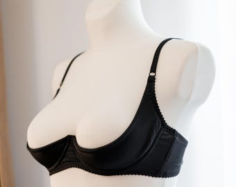 Soutien-gorge sans bonnets en satin : lingerie buste ouverte, toutes les tailles