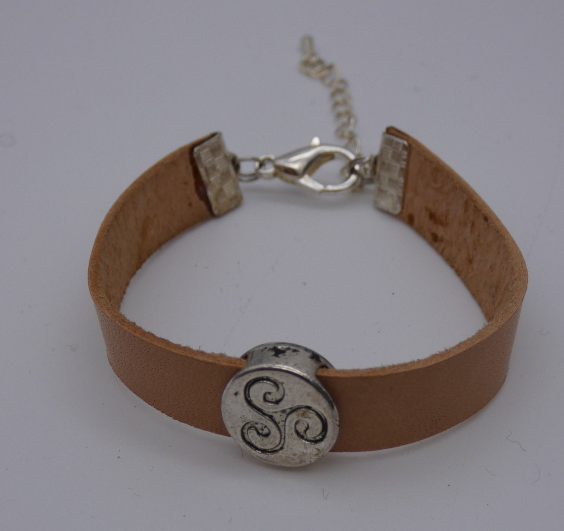  1 cm wide  natural colored leather bracelet with silver 