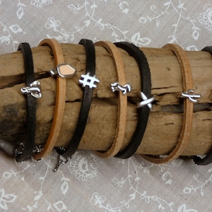 Lederarmbänder -  4 mm dick - mit tollen Schiebeperlen in silber, mit Karabiner und Verlängerungskettchen