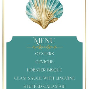 Puede incluir: Una tarjeta de menú azul verdoso con detalles dorados y una ilustración de una concha. El menú incluye: Ostras, Ceviche, Bisque de langosta, Salsa de almejas con linguini, Calamares rellenos, Salmón al ajo con miel, Espárragos y patatas asadas, Tarta de queso ricotta rústica.