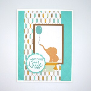 Handgemaakte nieuwe babykaart met schattige babyolifant en ballon