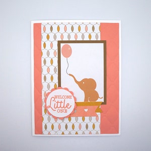 Nouvelle carte faite main avec un adorable éléphanteau et un ballon