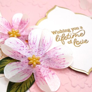 Handgemachte Karte zur Hochzeit oder Verlobung mit 3D Blumen aus Pergamin