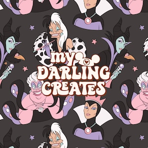 Op de afbeelding: Naadloos patroon met Disney-schurken zoals Cruella de Vil, Maleficent, Ursula en de boze koningin. Het ontwerp bevat sterren en de tekst "my darling creates" in een retro lettertype, alles tegen een donkergrijze achtergrond.