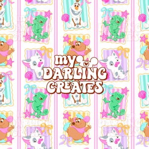 Op de afbeelding: Een herhalend patroon met tekenfilmfiguren zoals Olaf, Pascal en Hei Hei, tegen een achtergrond van roze en blauwe strepen. De tekst "my darling creates" staat in een speels lettertype.