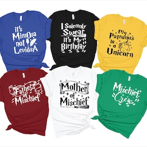 以下が含まれることがあります： ハリーポッターをテーマにした言葉が書かれた、6種類の異なるTシャツ。Tシャツは、青、黒、黄、赤、白、緑など、さまざまな色があります。