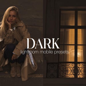 Op de afbeelding: Een vrouw in een beige trenchcoat en laarzen zit buiten naast een kopje koffie. De afbeelding is gesplitst, met een raam en de tekst "DARK Lightroom mobile presets" aan de rechterkant.