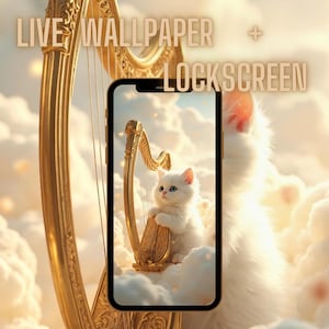 Puede incluir: Un gatito blanco se sienta en una nube frente a un arpa dorada. La imagen es un fondo de pantalla de teléfono con el texto "LIVE WALLPAPER + LOCKSCREEN".