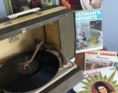 Retro RCA Victor Suitcase Record Player