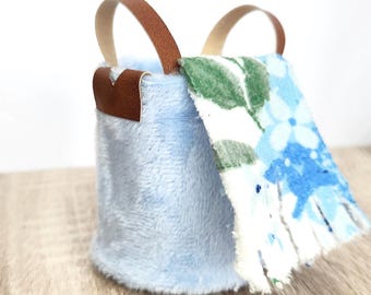 Dollhouse Storage Basket: Miniature Laundry Hamper with Floral Planter