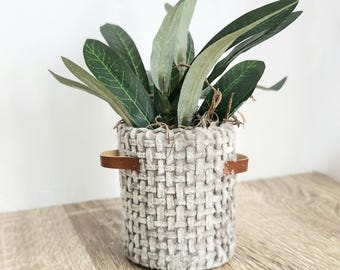 Dollhouse plant, doll planter