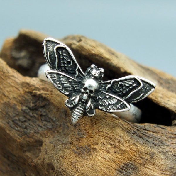 Adjustable moth sphinx skull ring