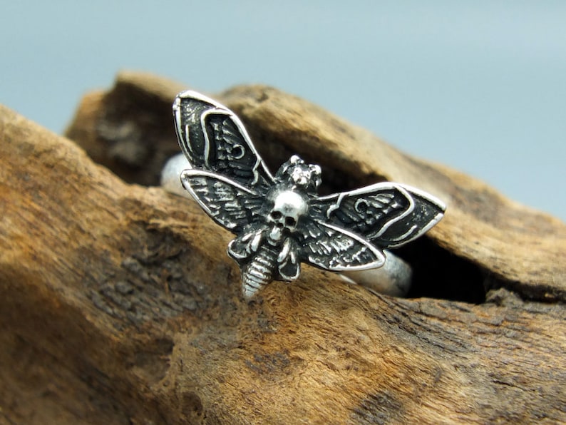 Hannibal moth adjustable ring 