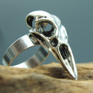 Adjustable ring skull skeleton bird raven viking