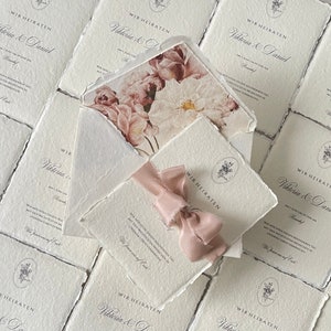 Personalisierte Einladungskarte AMELIE, auf handgeschöpftes Büttenpapier mit Seidenschleife, Wachssiegel, Umschlagfutter und Absender Bild 1