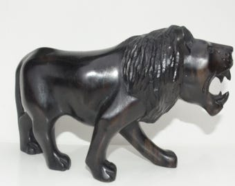 Escultura vintage de león de ébano: adorno de madera artesanal, arte africano