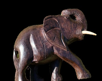大きな象のチーク材の手彫りの木製テーブル動物フィギュアアフリカの