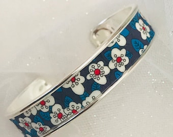Bangle bracelet in brass and blue Liberty Ffion fabric/Silver Bangle Bracelet/Gold Bangle Bracelet/Rose Gold Bangle Bracelet