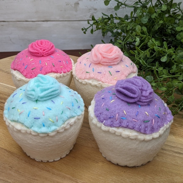 Felt cupcake set, 4 cupcakes with frosting and sprinkles, tea party treats, eco friendly kids toy, plush felt food, childrens birthday gifts