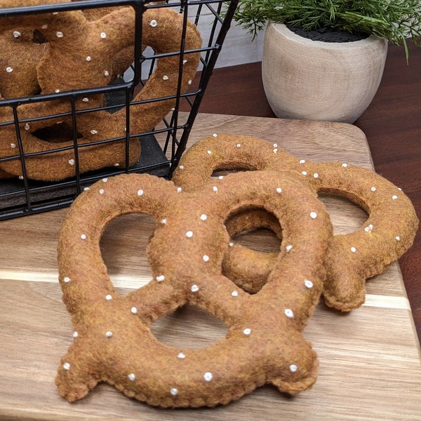 Felt pretzel, Play kitchen food, Bake shop food, Open ended play, Felt play food, eco friendly kid's toys