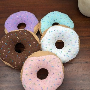 Felt play food, 5 felt donuts in this set, Eco friendly toys, Tea party food, Children&#39;s birthdays gifts, play grocery store food
