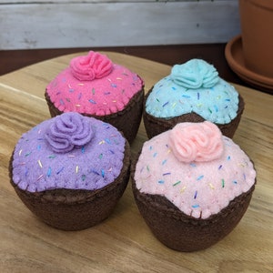 Felt play food, 4 felt chocolate cupcakes with frosting and sprinkles, eco friendly kid's toys, tea party desserts, childrens bake shop food image 4