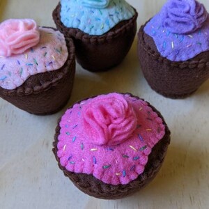 Felt play food, 4 felt chocolate cupcakes with frosting and sprinkles, eco friendly kid's toys, tea party desserts, childrens bake shop food image 8