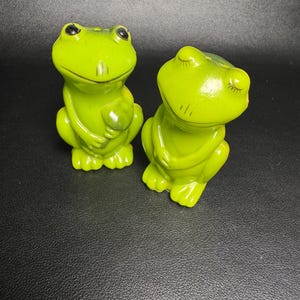Plastic Salt & Pepper Frog Shakers