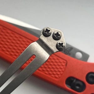Vis à clip de poche Benchmade • TITANE PHILLIPS • Modèles Benchmade répertoriés dans la description • Longueur moyenne • 3 vis par commande