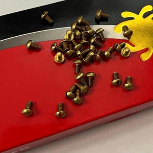 Spyderco モデル / スロット付き真鍮スケールネジ / 6x スケールネジ / 互換性は下記に記載