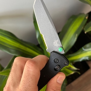 Benchmade Super Freek • DESIGN EYES Thumb Stud • More Compatibility In Description • Hardware Upgrade • 1x Stud / Cubic Green