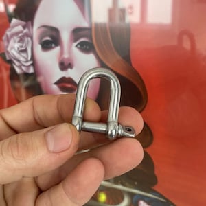 D-Buckel KEY-LOCK Keychain Accessory Industrial Grade Stainless Steel Heavy Duty Extra Strong Build Twist Closure Small: 1.5” x 1” Inch