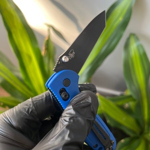 Many Benchmade Models • MINI EYES Thumb Stud • Compatibility In Description • Hardware Upgrade • 1x Stud / Clear Zirconium