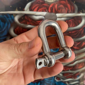 D-Buckel KEY-LOCK Keychain Accessory Industrial Grade Stainless Steel Heavy Duty Extra Strong Build Twist Closure Large: 2.5” x 2” Inch