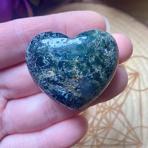 Moss Agate Heart-Crystal Heart Carving-Metaphysical Heart-Heart Gift-Crystal Collection