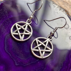 Pentacle Earrings-Silvertone Pentacle Earrings-Pagan Earrings-Witchy Earrings-Star Earrings-Witchy Gift-Pentacle Jewelry