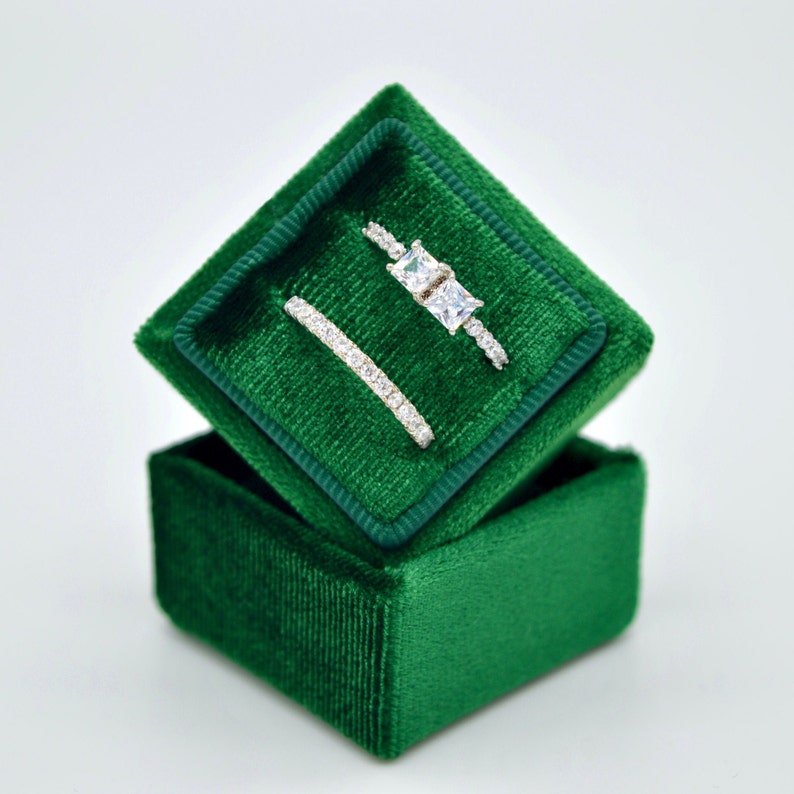 green ring box
